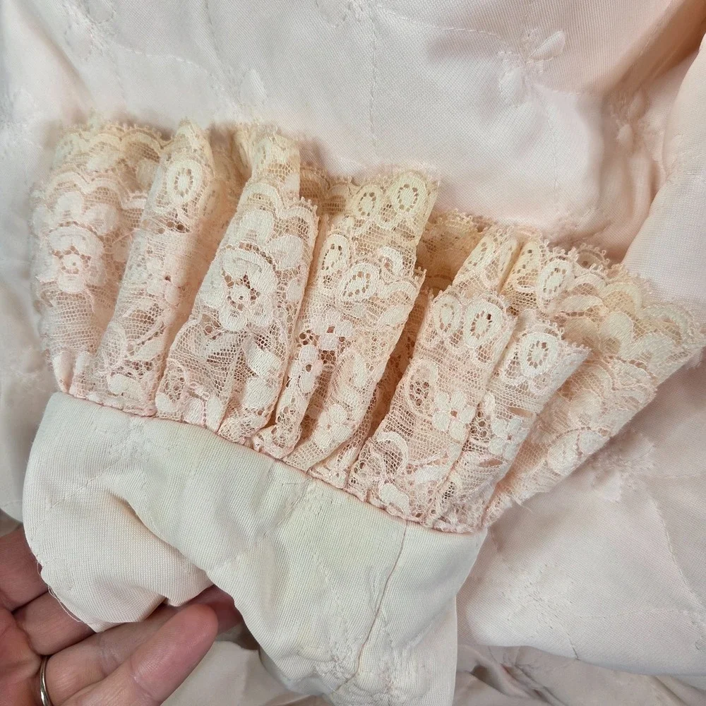 Vanity Fair Vintage 1960s Pink Quilted House Dress Cozy Robe Lace Piping 12